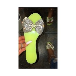 Diamond bow sandals
